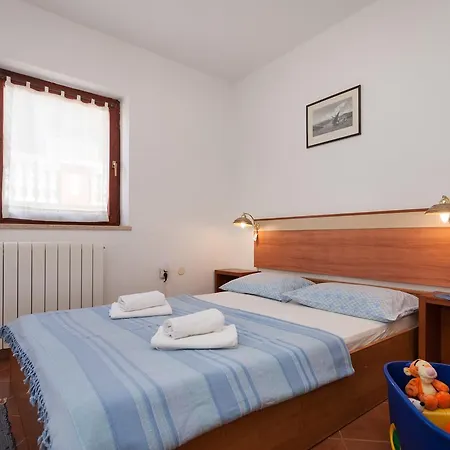 Oina Apartment