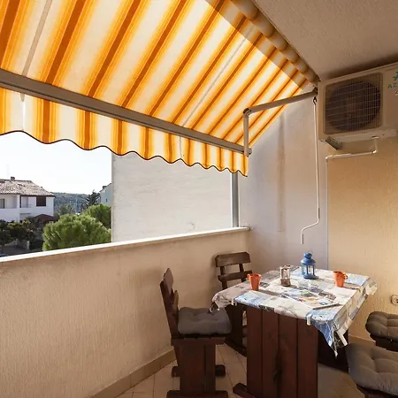 Apartment Oina Pula