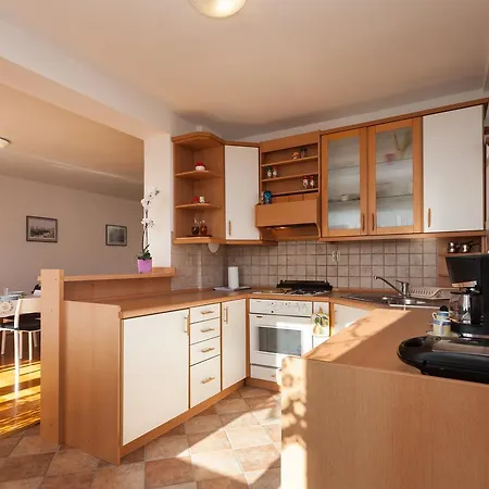 Apartment Oina Pula