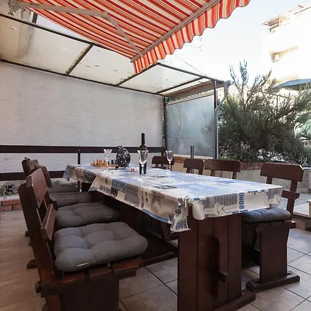 Apartment Oina
