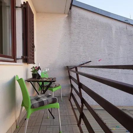 Oina Apartment
