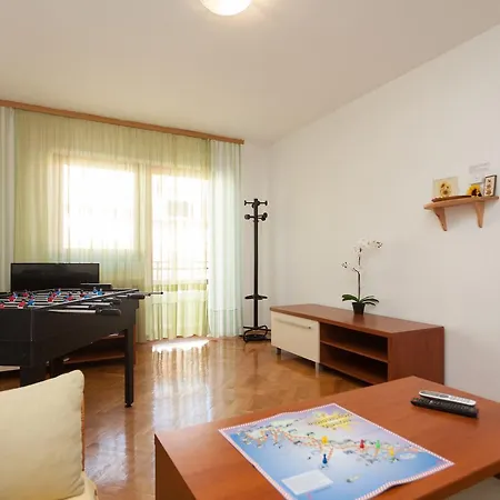 Oina Apartment