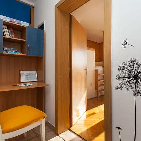 Apartment Oina Pula