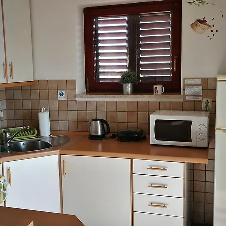 Apartment Oina Pula