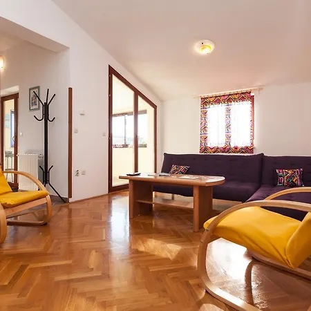 Apartment Oina *